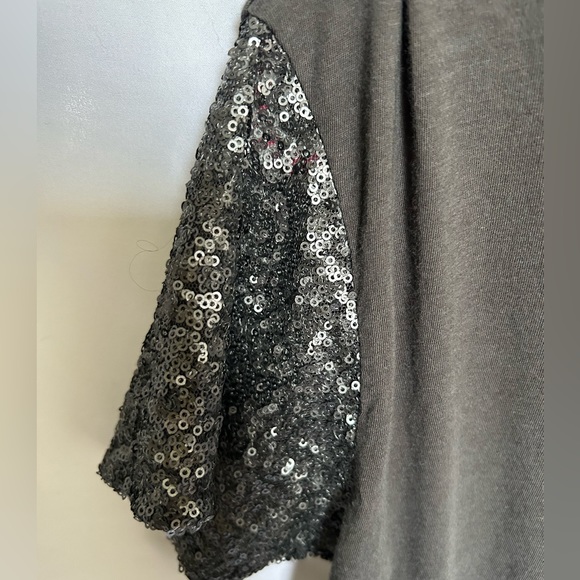 American Eagle sequin sleeve grey t-shirt. Sz small. Partially sheer. - Picture 10 of 10